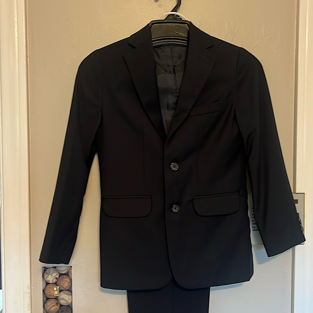 Geoffrey Beene boys suit size 10 regular.
